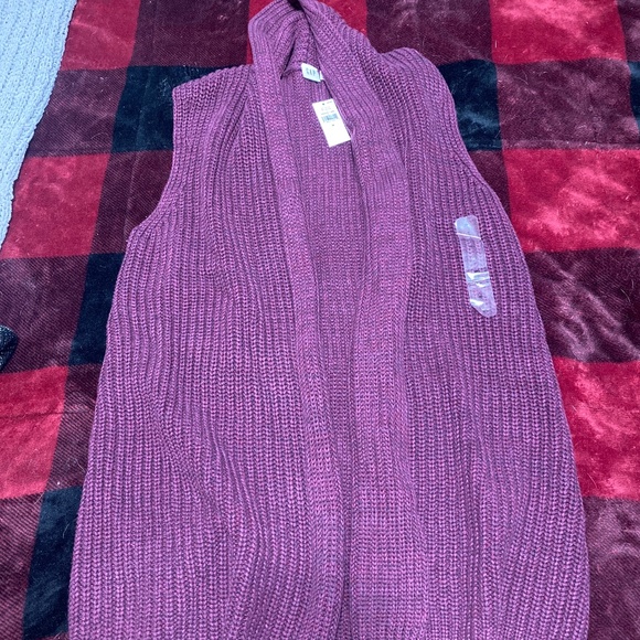 Maroon sweater - Picture 1 of 1